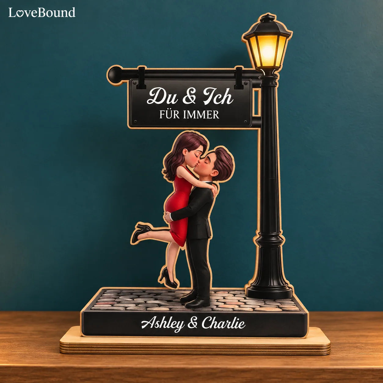 Holzaufsteller: Paar unter der Laterne – LoveBound Galerieansicht 2