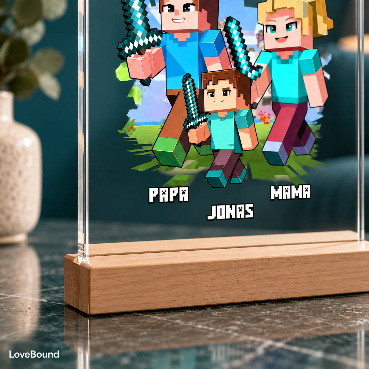 Acryltafel mit aufgebauten Familienfiguren – LoveBound Galerieansicht 3